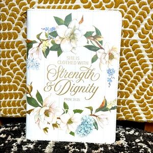 ✨NWT Proverbs 31:25 Zippered Prayer Journal🤍